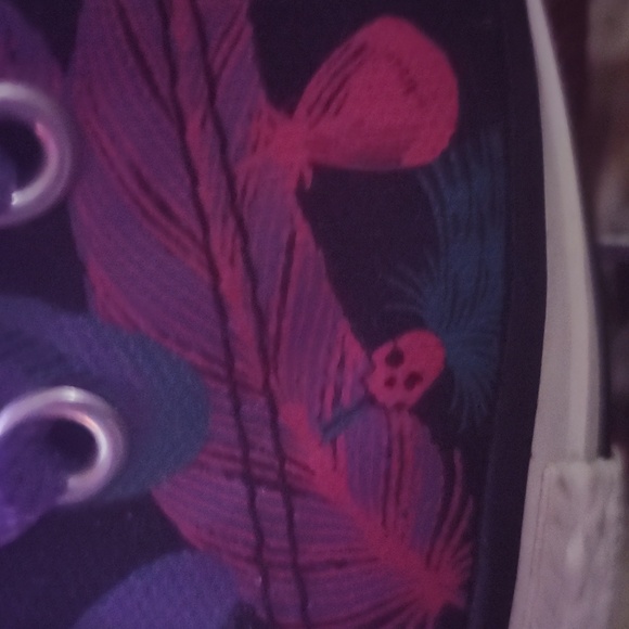 Converse shoes - Picture 3 of 8